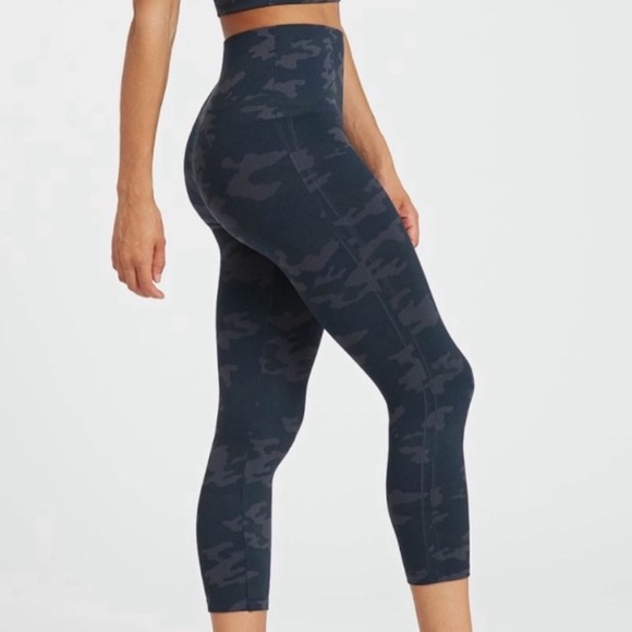 Spanx Look At Me Now Seamless Crop Leggings XL Black Camo - Picture 6 of 14